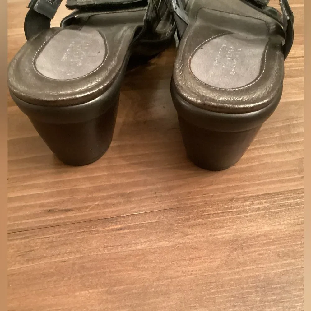 NAOT TREASURE WEDGE SANDAL SIZE 40 9 / 9.5  BLACK PATENT METALLIC SILVER PATTERN